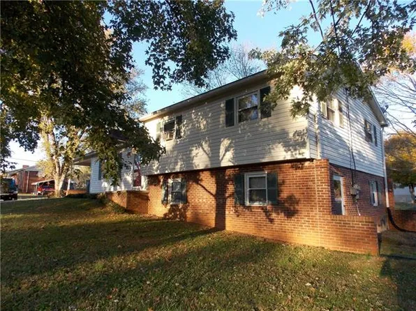 617 Ivey St, Hudson, NC 28638