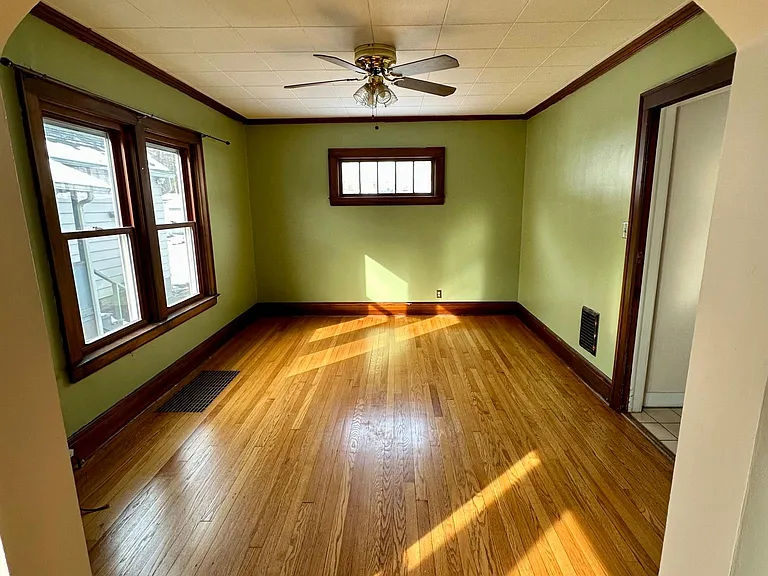 714 Schuyler St — Photo 4