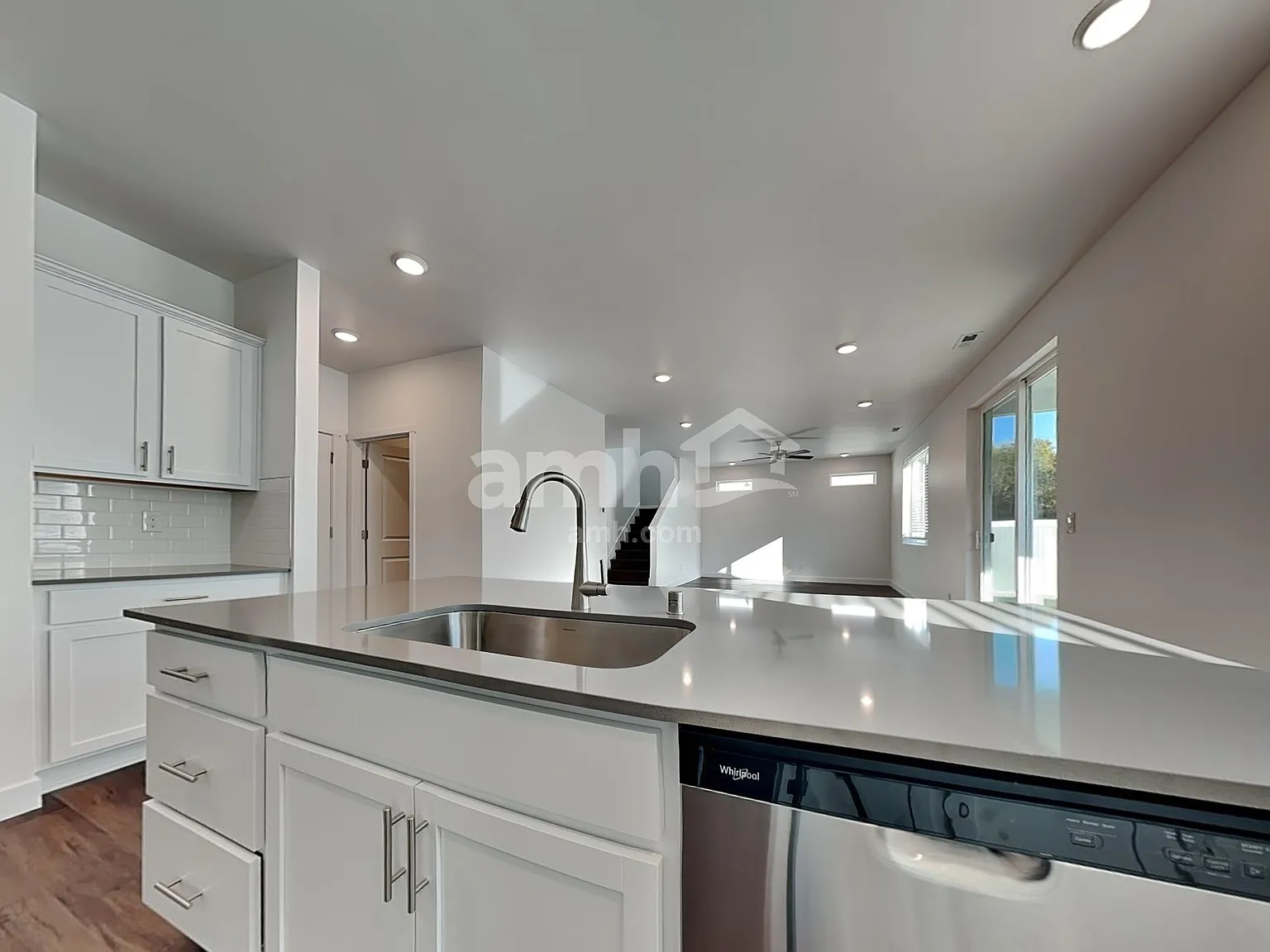 4 bed, 2.5 bath, 2208 sqft, $3,300 — Photo 4