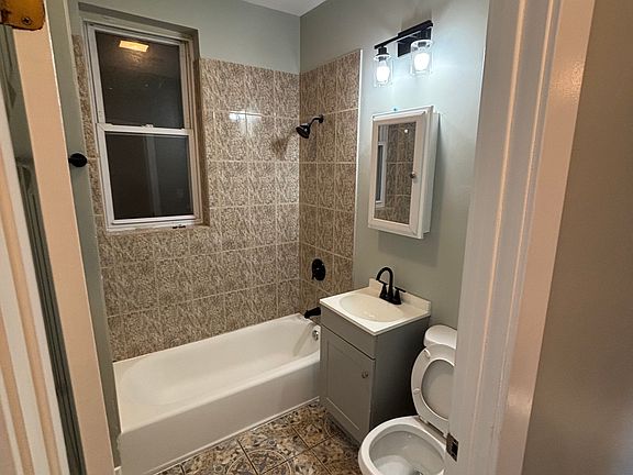 4th image of 640 N Cicero Ave #2F