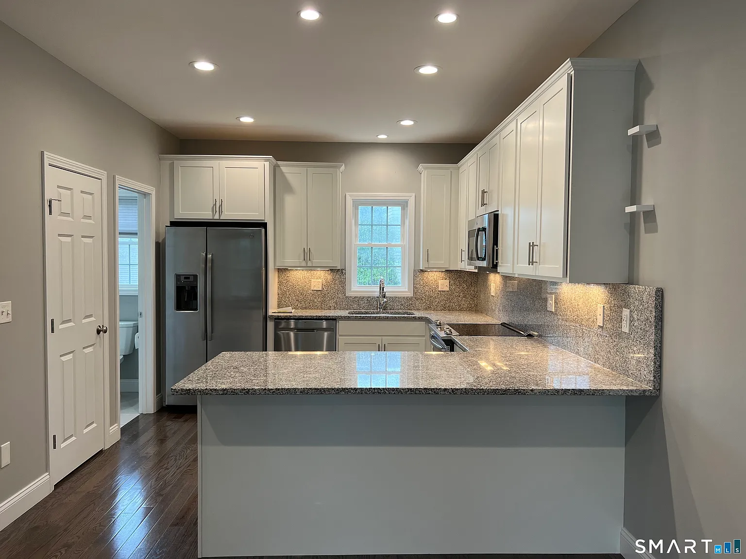 3 bed, 2.0 bath, 1150 sqft, $3,550 — Photo 2
