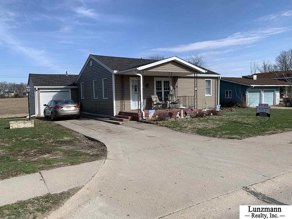 2nd image of 906 Nemaha St