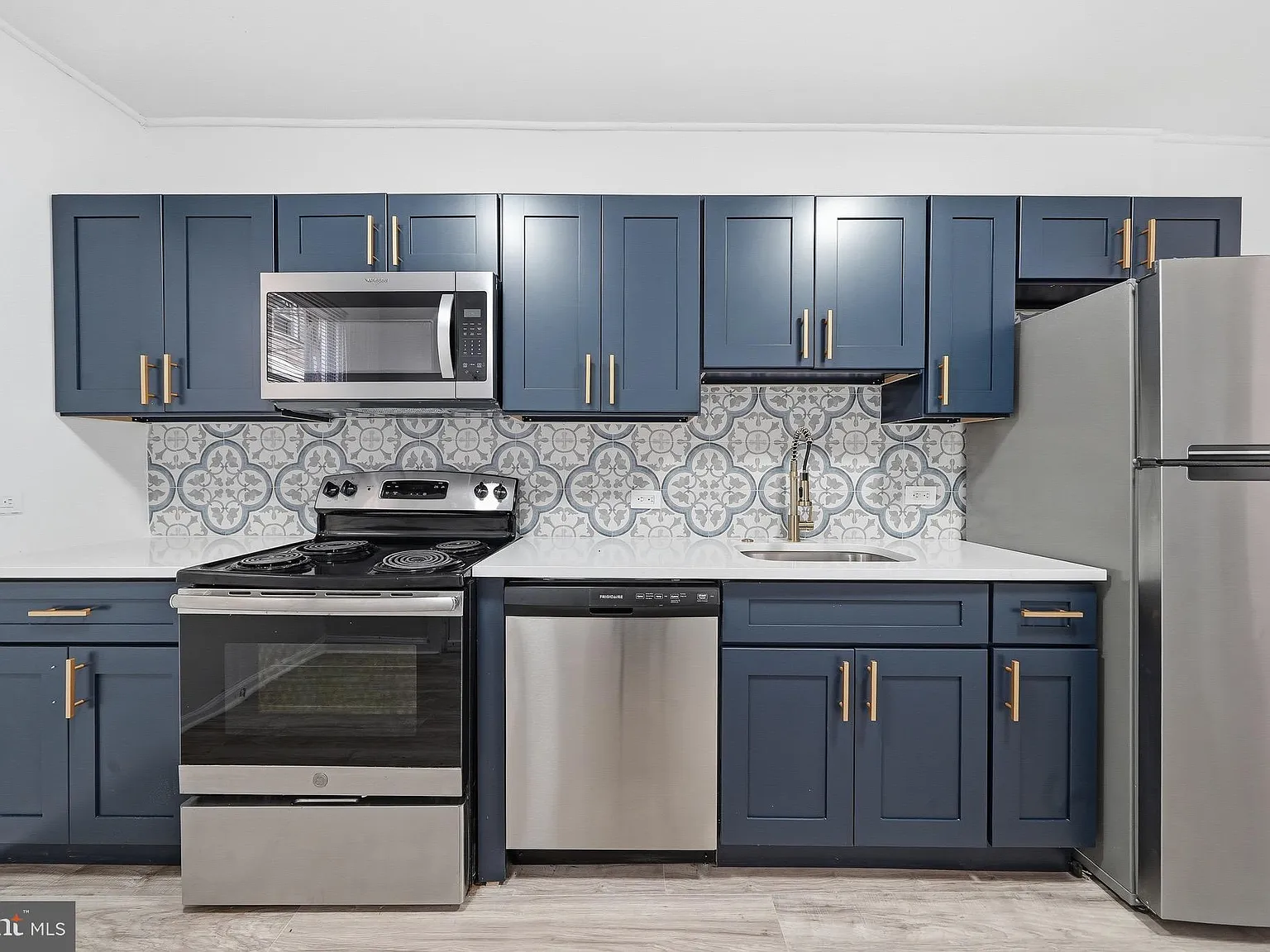 3 bed, 1060 sqft, $1,600 — Photo 3