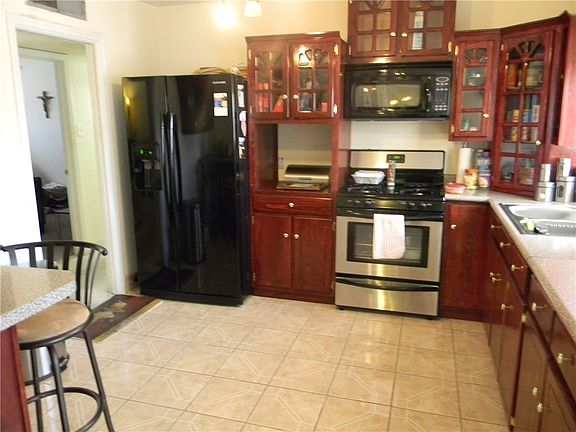 5th image of 504 Castile Ave