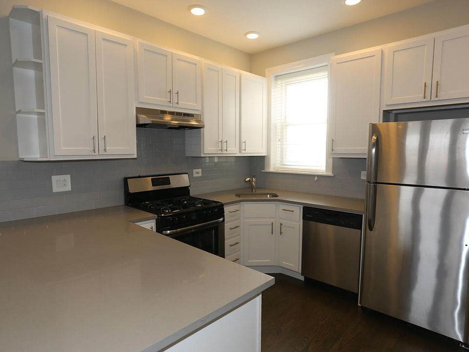 1st image of 3854 N Southport Ave #3C