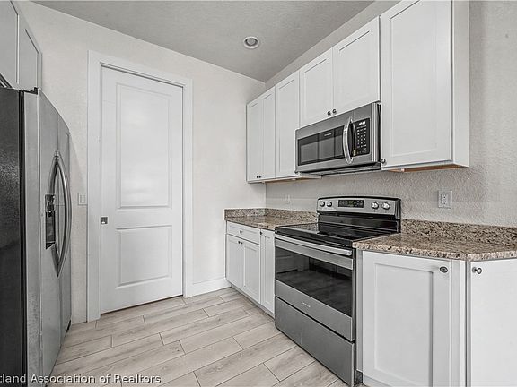 4th image of 5731 Granada Blvd