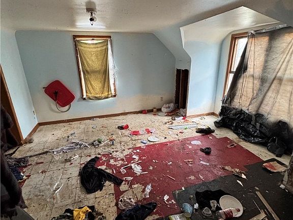 4th image of 3212 Cypress Ave