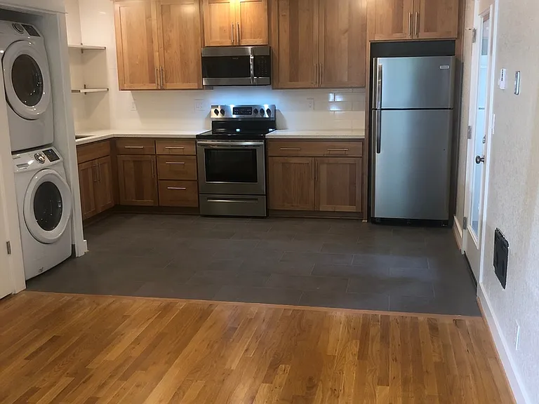 Taggart TownHouse Hardwood's, Patio, Park, Pets, Bike, Bus — Photo 11