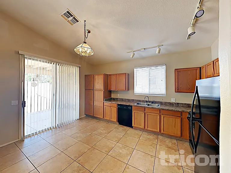 16264 W Lincoln St — Photo 9