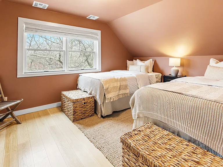 15 Amagansett Dr E — Photo 8