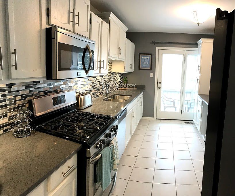 1st image of 17625 Drummond Dr