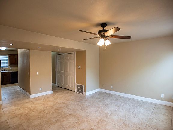 3rd image of 4121 N Sunflower Cir