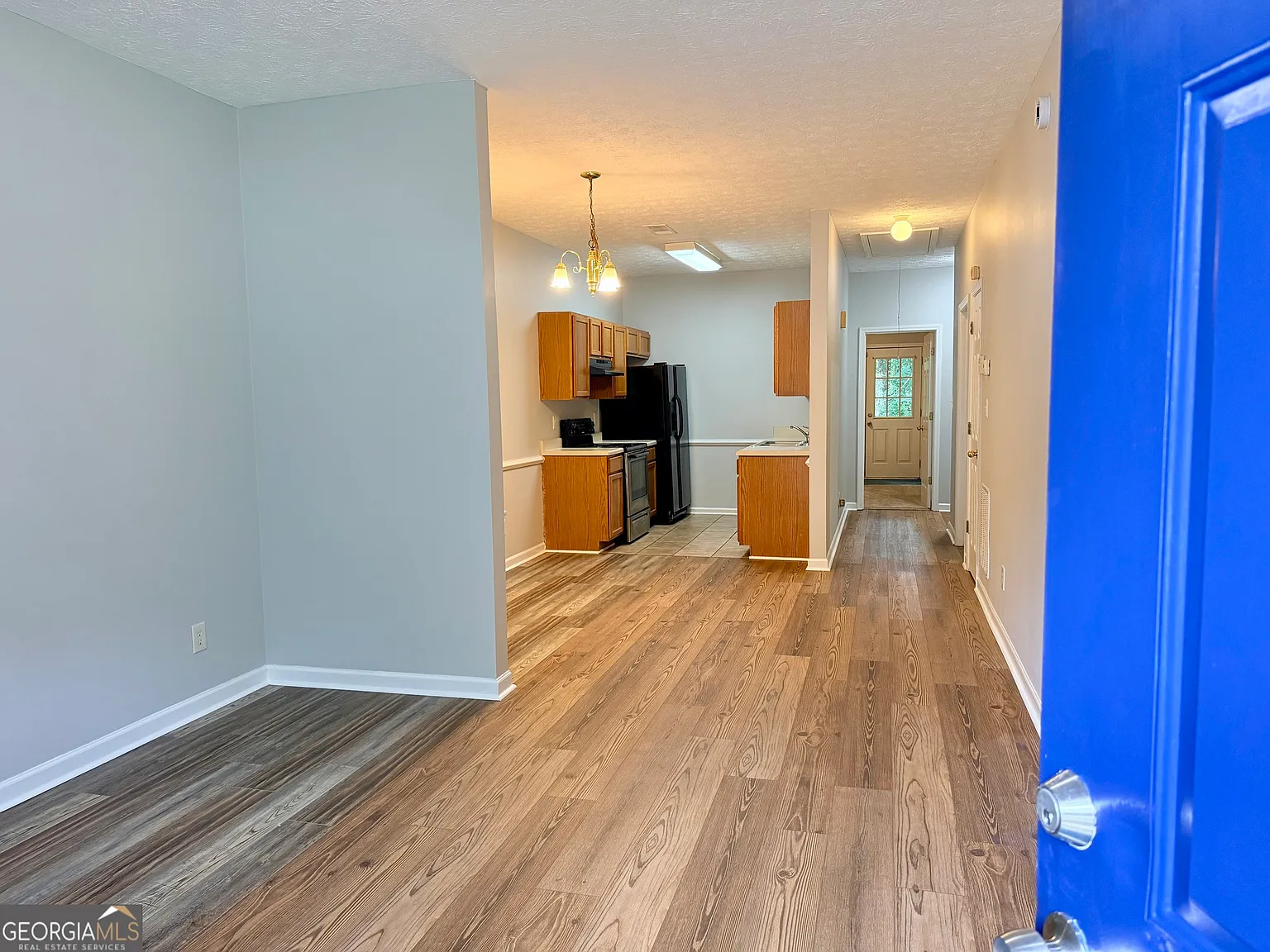 3 bed, 2.0 bath, 1200 sqft, $1,600 — Photo 2
