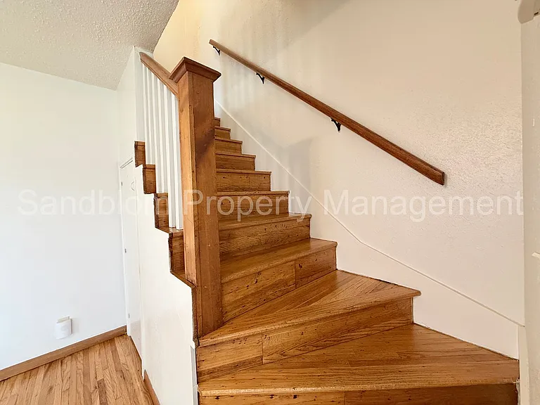 1135 E 37th St S — Photo 11