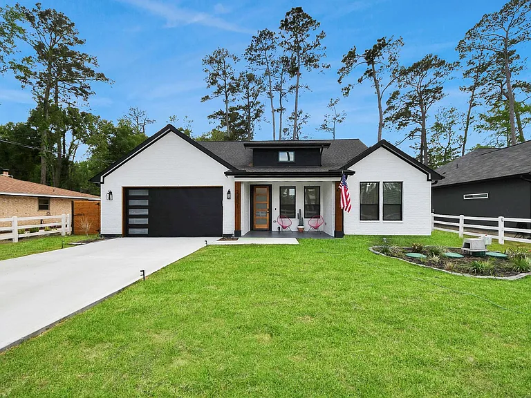 23851 Creekwood Dr — Photo 1