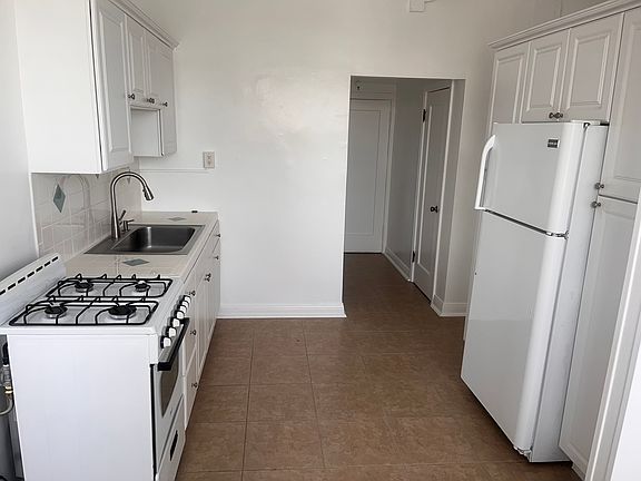 3rd image of 3005 Main St APT 514