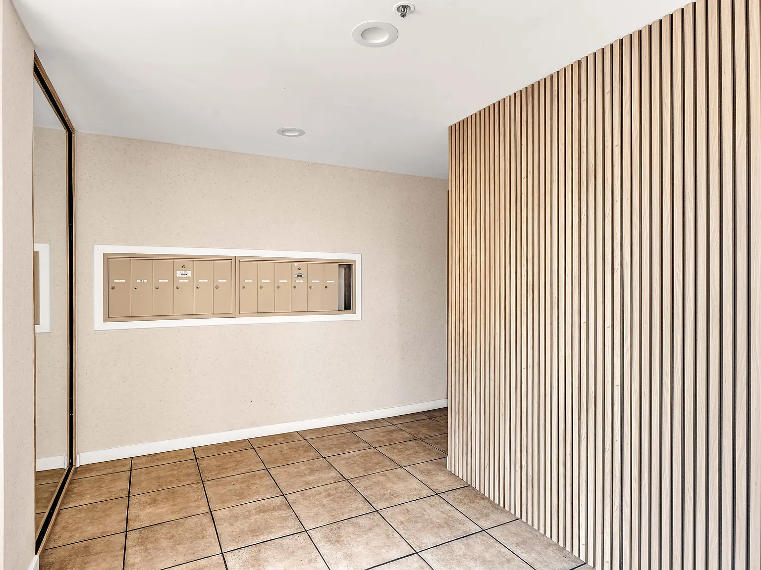 Alcott Apartments — Photo 3