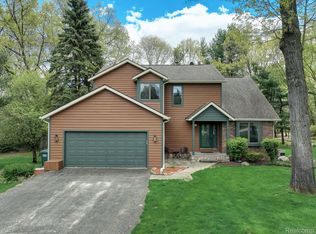 439 Helen Ct, Metamora, MI