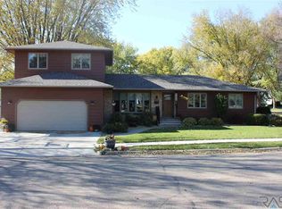 613 N Roosevelt Ave, Madison, SD 57042