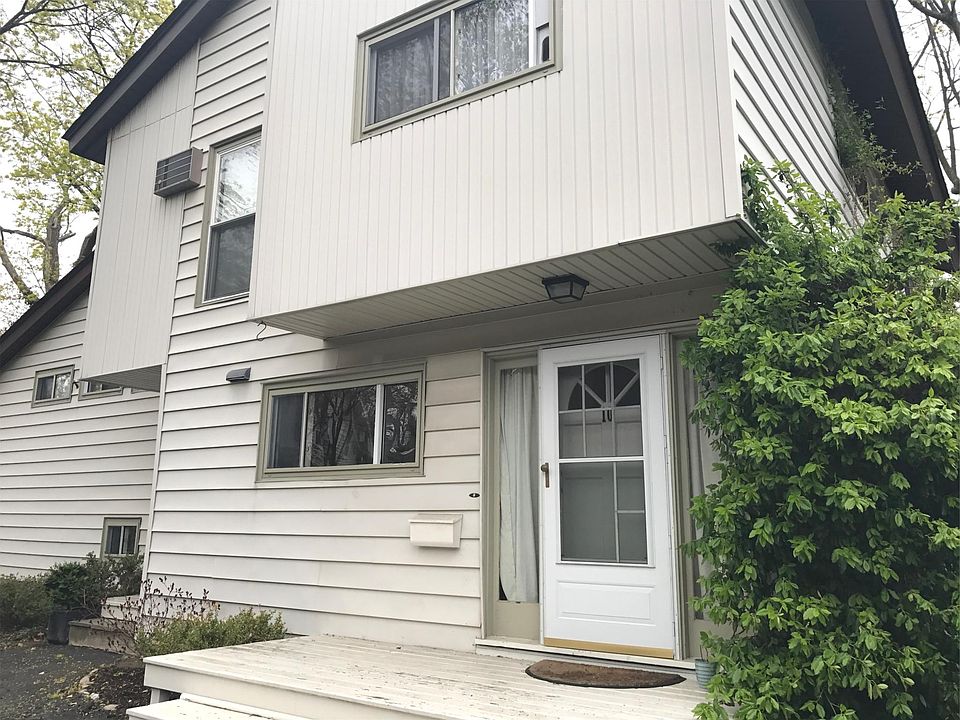 Lovely 2 Bdrm Townhome in Central Greenwich