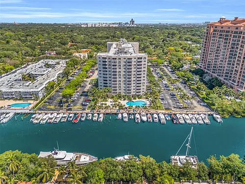90 Edgewater Dr Photo 1