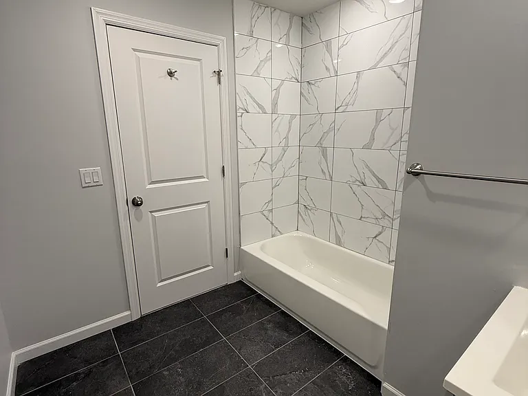 207 Redwood Ave #301 — Photo 17