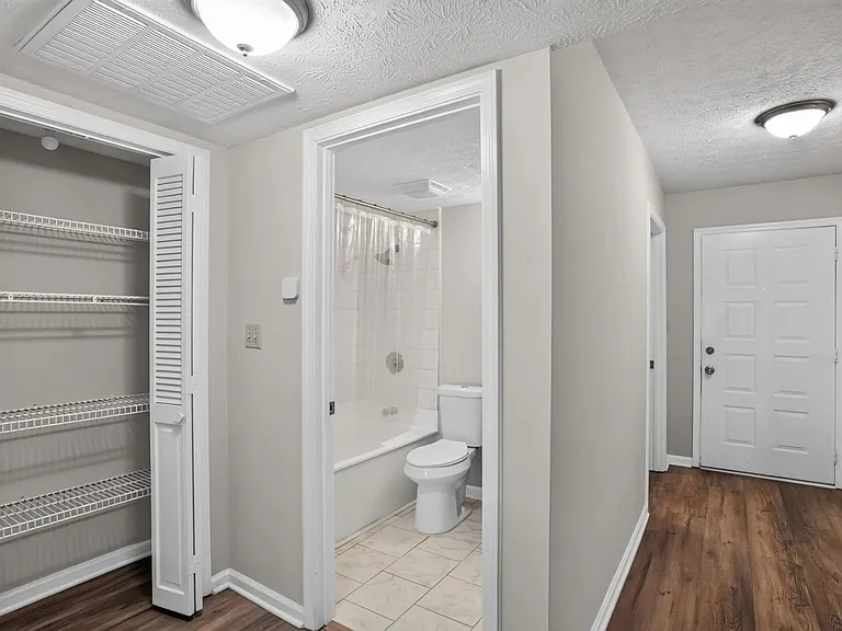 104 Montclair Dr — Photo 29