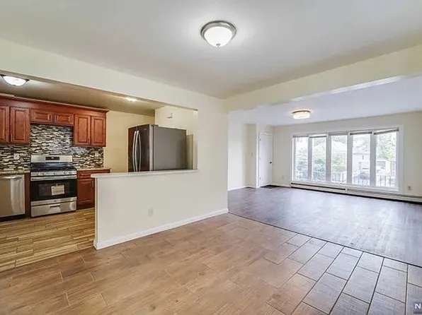 180 Mcadoo Avenue image 3 of 18