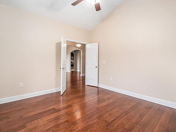3rd image of 900 Legacy Oaks Dr