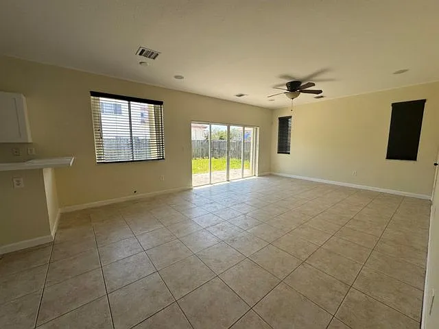 6 bed, 3.0 bath, 3155 sqft, $4,500 — Photo 4