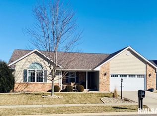 709 Grandyle Dr, Washington, IL