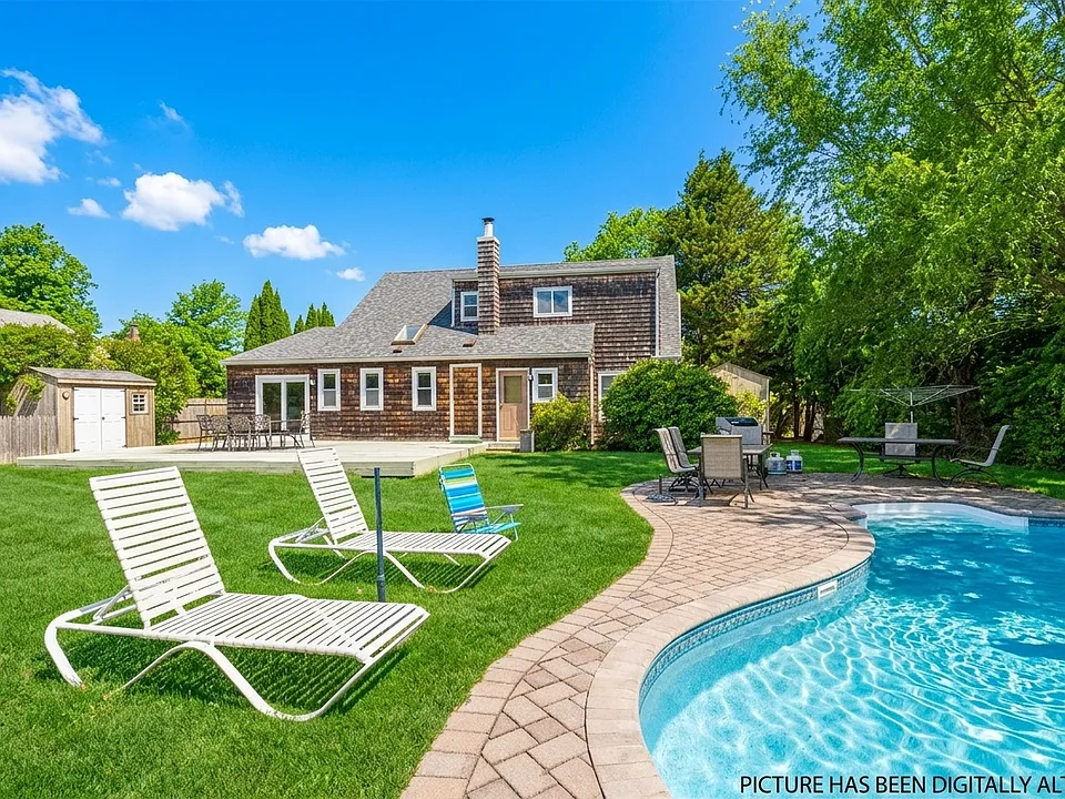 3 Meadowgrass Ln