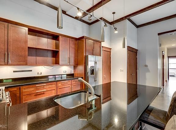 5th image of 650 N Wood St APT 1N