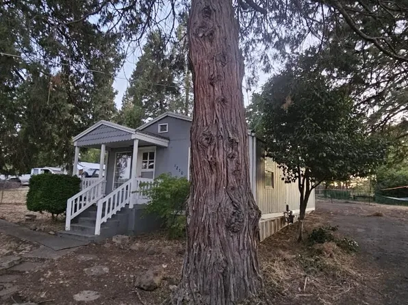 1248 NW Ellan St, Roseburg, OR 97470