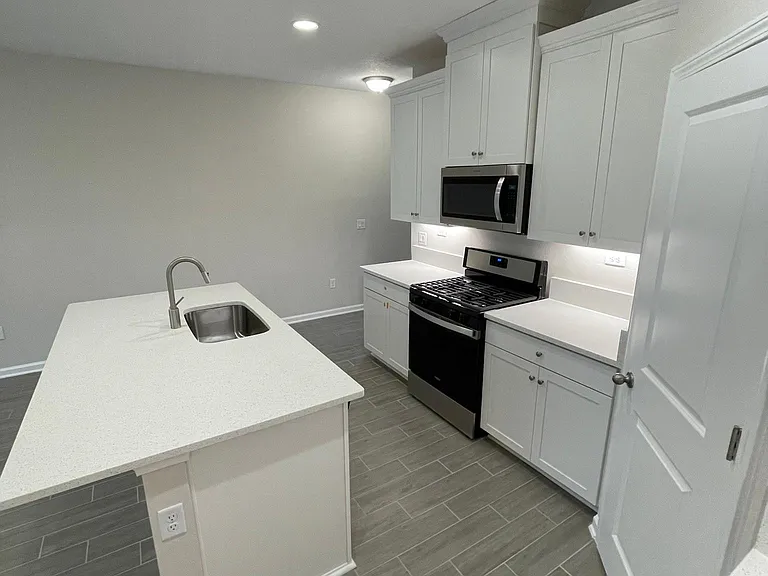 270 Brandon Lakes Dr #270 — Photo 5
