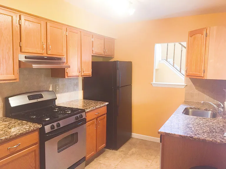 352 Andover Pl — Photo 10