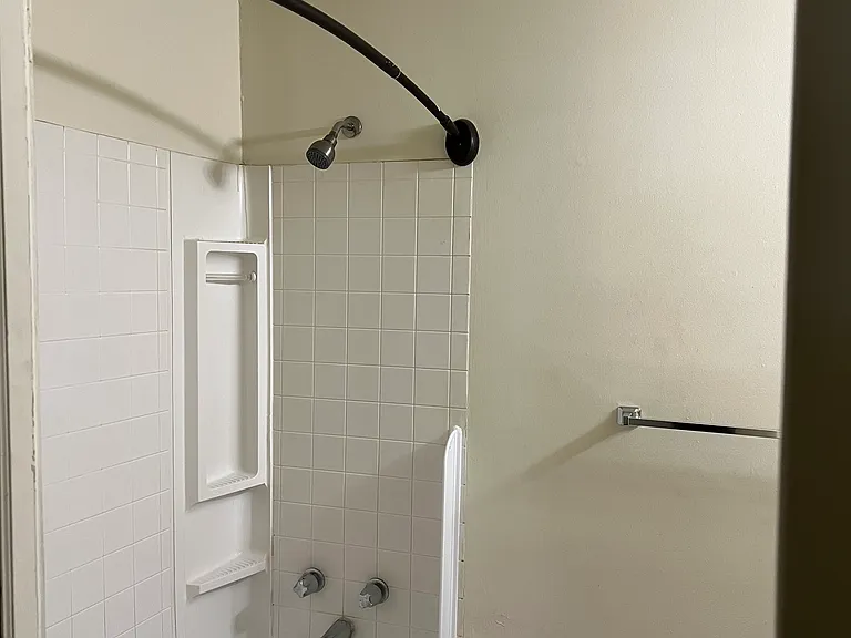 2411 Scovel St #A — Photo 10