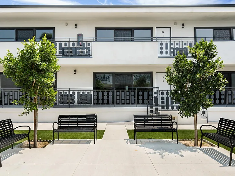 730 S Serrano Ave — Photo 5