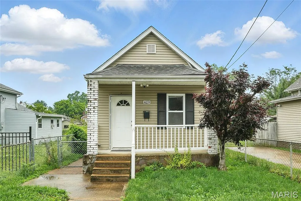 4674 Oldenburg Ave photo 1
