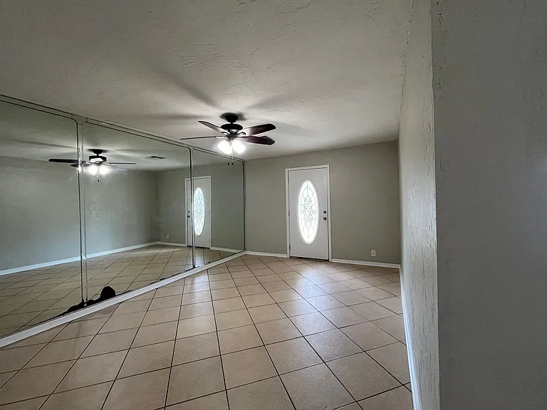 423 SE Country Club Rd — Photo 15