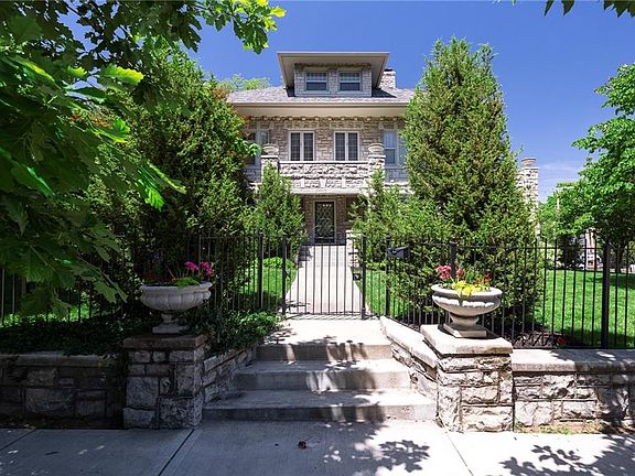 3rd image of 400 W 63rd St