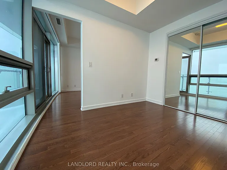 14 York St #5209 — Photo 13