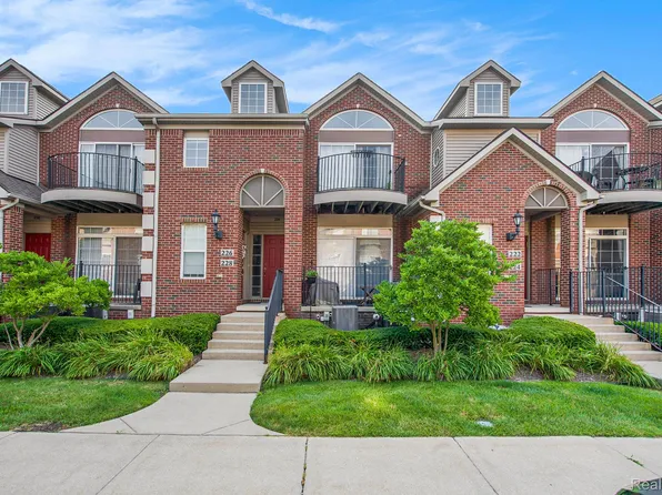 226 W Oakbrook Dr, Ann Arbor, MI 48103