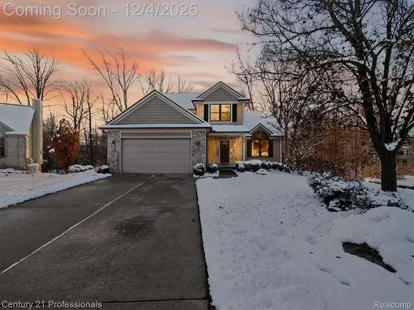 1062 Key West Ct, Lake Orion, MI 48360