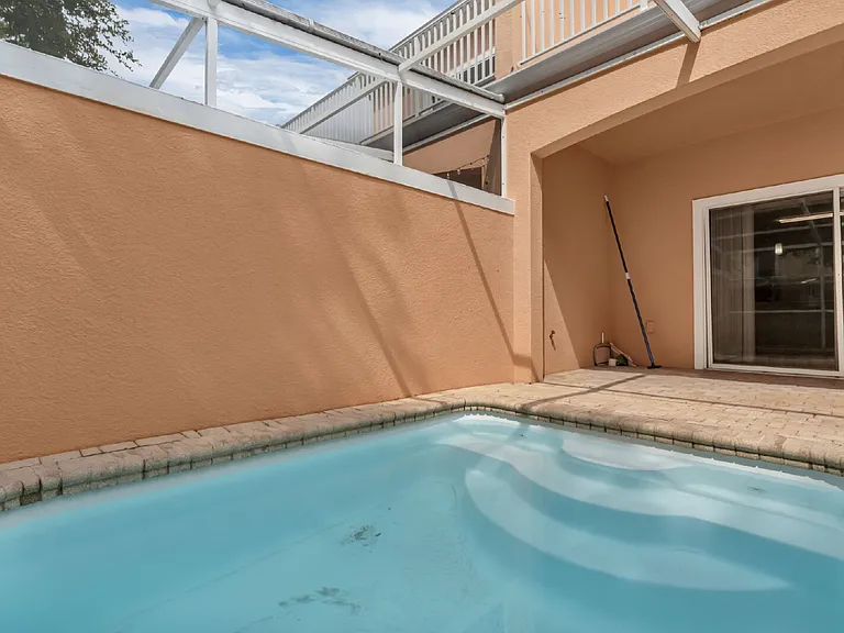 1413 Retreat Cir — Photo 32