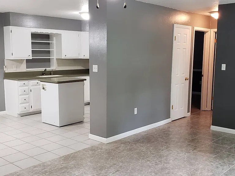2302 Hutchinson Ave — Photo 6