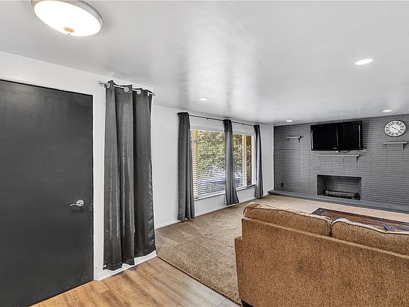 4th image of 384 Orr Ave