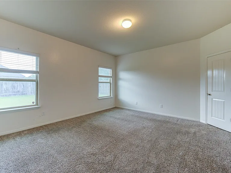 734 Mill Spring Ct — Photo 36