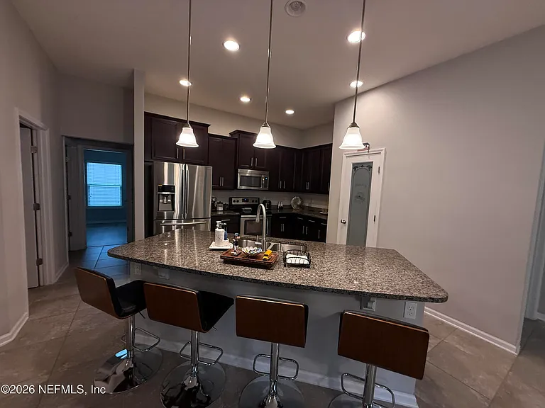 686 Glendale Ln — Photo 8