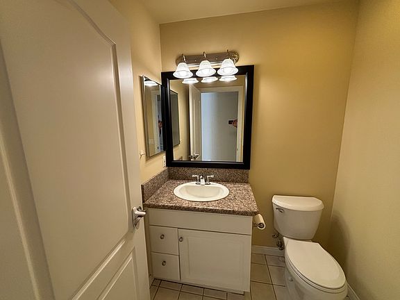 5th image of 46 S Roosevelt Ave Unit 4